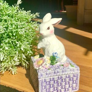 Enjoy this Honey Bunny Easter Box !